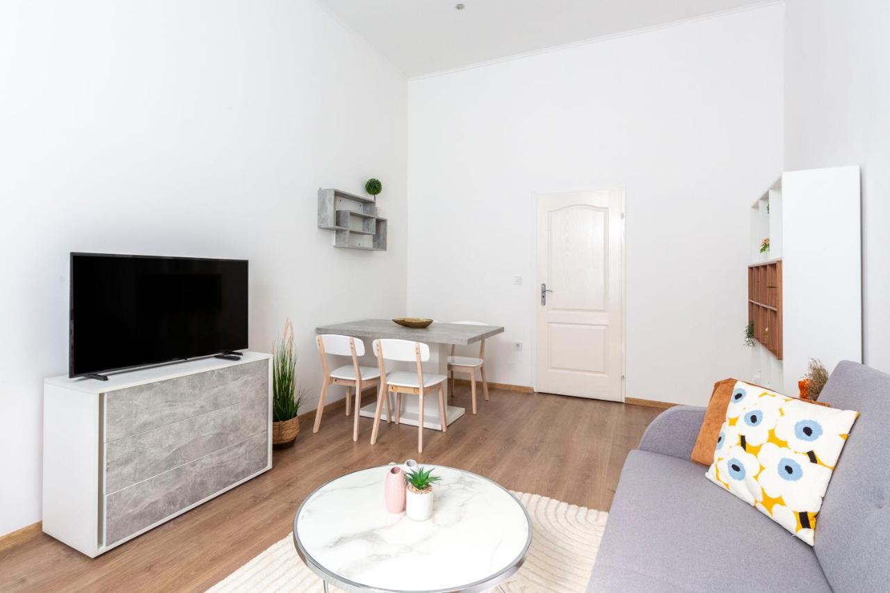 Cozy & Pleasant Homes In The Heart Of Budapest Exterior photo